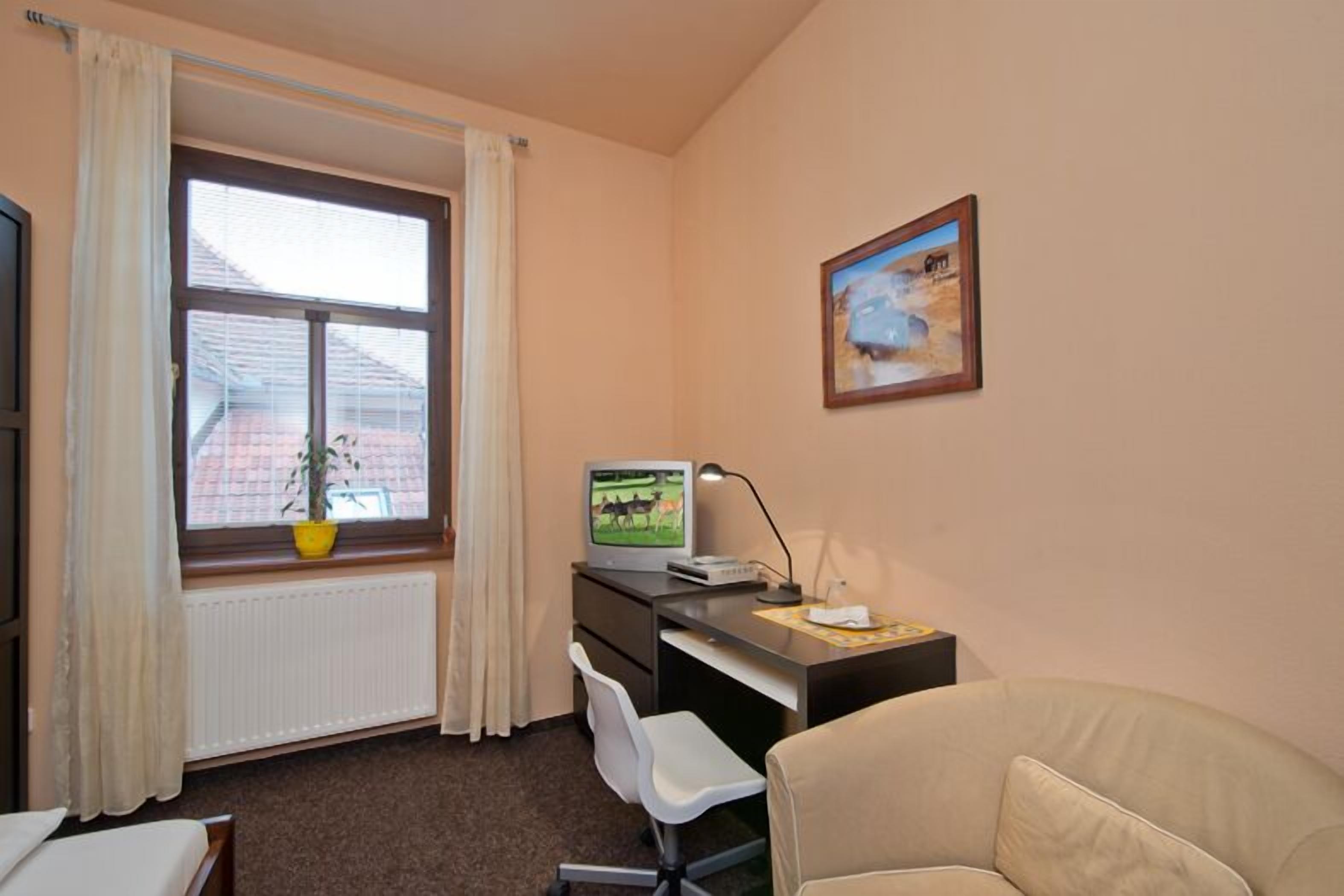 single room | iron/ironing board, rollaway beds, free wifi