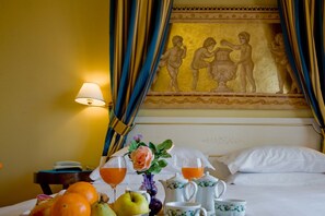 Minibar, in-room safe, desk, soundproofing - Hotel Ferrari (Salsomaggiore Terme)