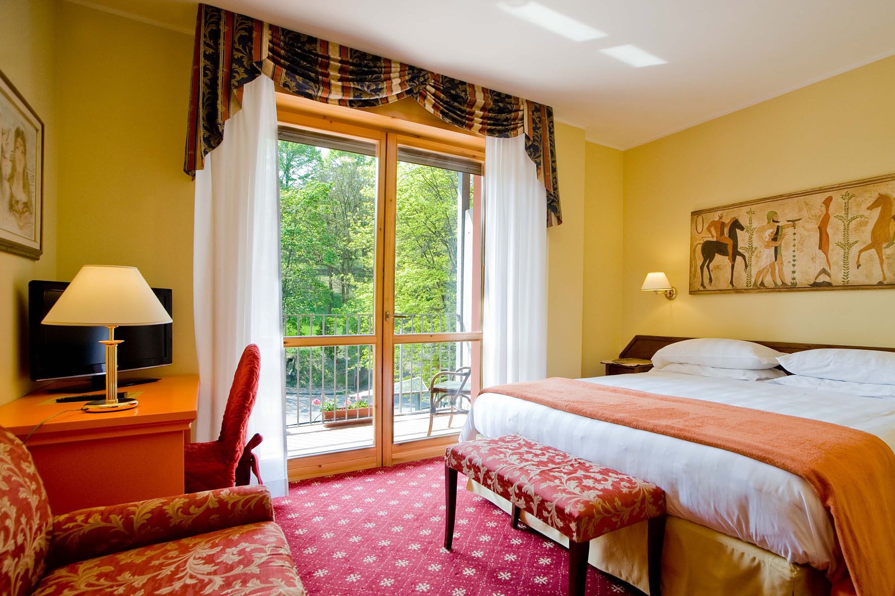 Minibar, in-room safe, desk, soundproofing