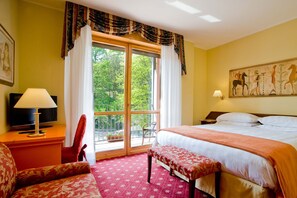 Minibar, in-room safe, desk, soundproofing