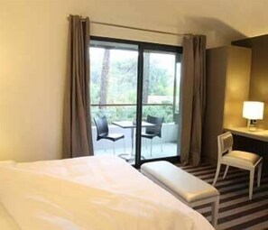 Superior Double Room | Premium bedding, in-room safe, individually decorated, desk - Hotel 202 (Soorts-Hossegor)