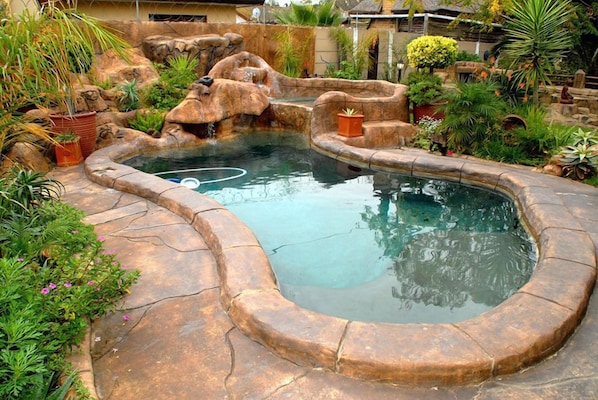 2 piscinas al aire libre, tumbonas