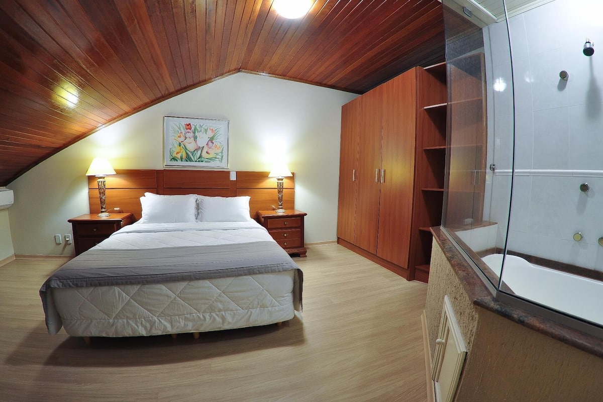 Minibar, desk, soundproofing, free WiFi