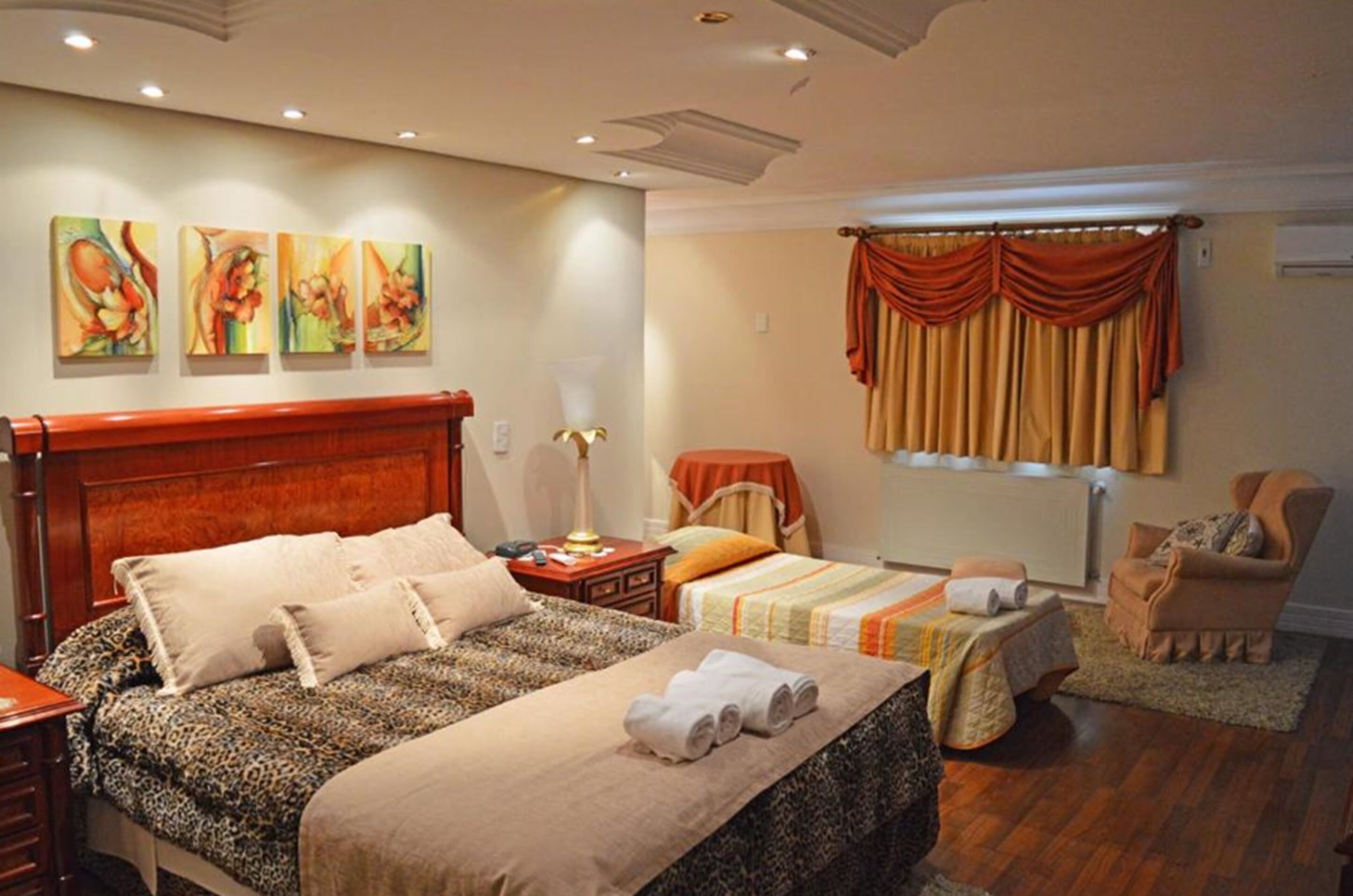 Minibar, desk, soundproofing, free WiFi