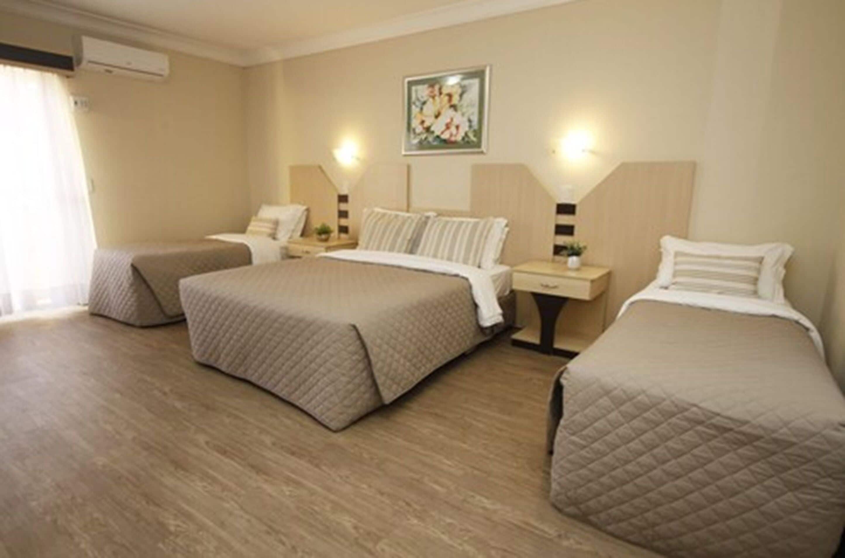 deluxe quadruple room | minibar, desk, soundproofing, free wifi