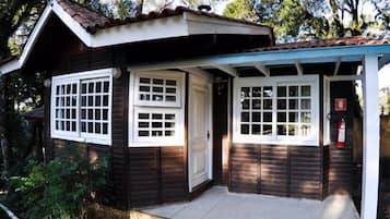 Cabana Casal | Frigobar, escrivaninha, quartos à prova de som, Wi-Fi de cortesia
