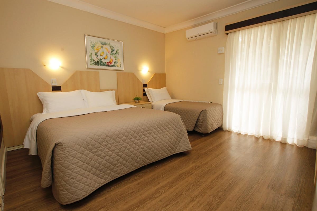 Minibar, desk, soundproofing, free WiFi