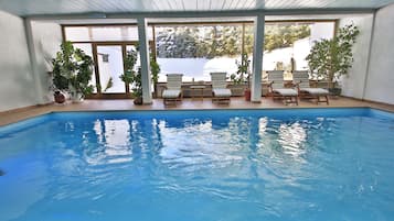 Innenpool, Liegestühle