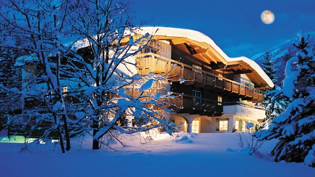 A snow-covered building with a balcony and a sign that reads "Hotel Christmas". - Hotel Christina (Seefeld in Tirol)
