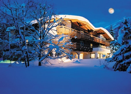Exterior. Hotel Christina