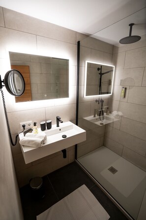Comfort Double Room | Bathroom | Hair dryer, bathrobes, towels, soap - Hotel Christina (Seefeld in Tirol)