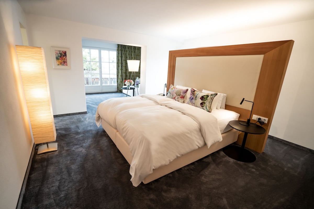 junior studio suite | in-room safe, soundproofing, free wifi, bed sheets