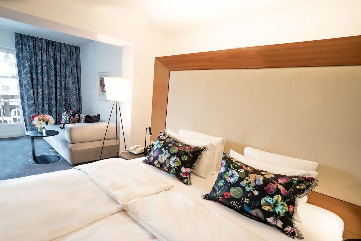 junior studio suite | in-room safe, soundproofing, free wifi, bed sheets