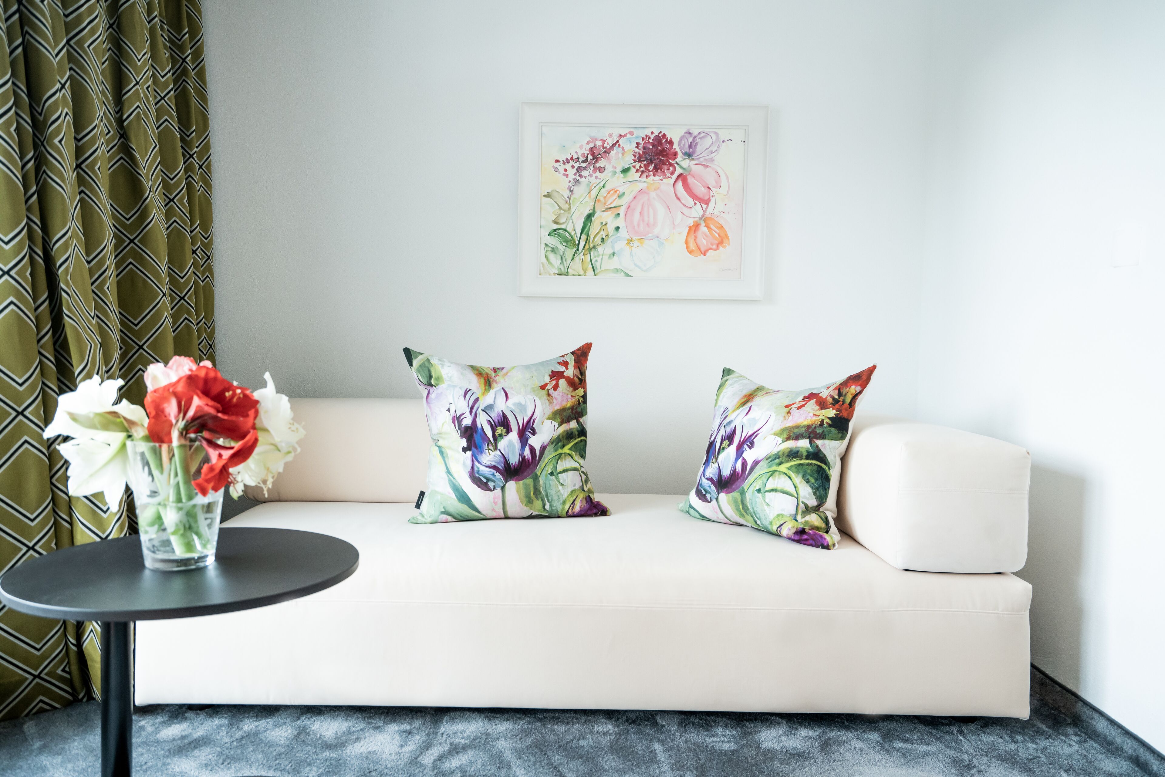 junior studio suite | living area | flat-screen tv