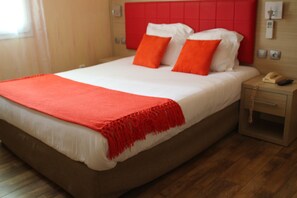 Double Room | Minibar, in-room safe, desk, blackout curtains