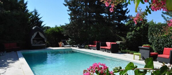 Piscine couverte, piscine extérieure (ouverte en saison)