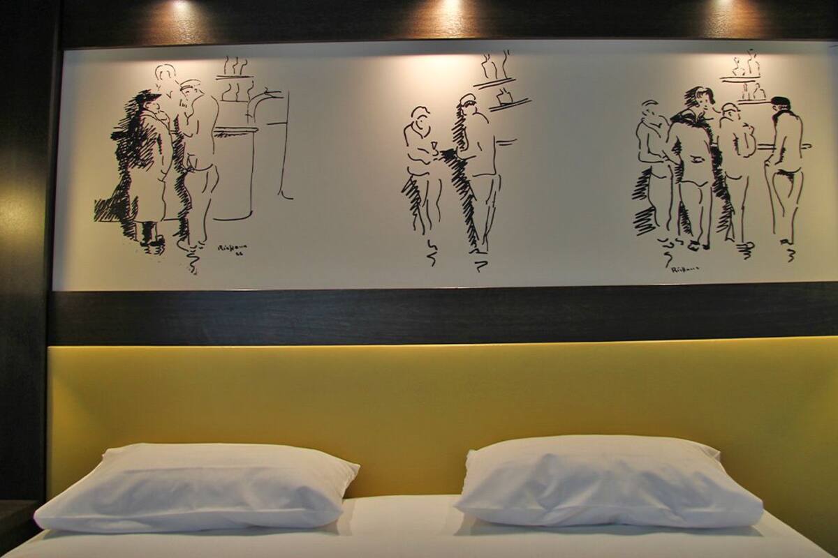 desk, soundproofing, free wifi, bed sheets