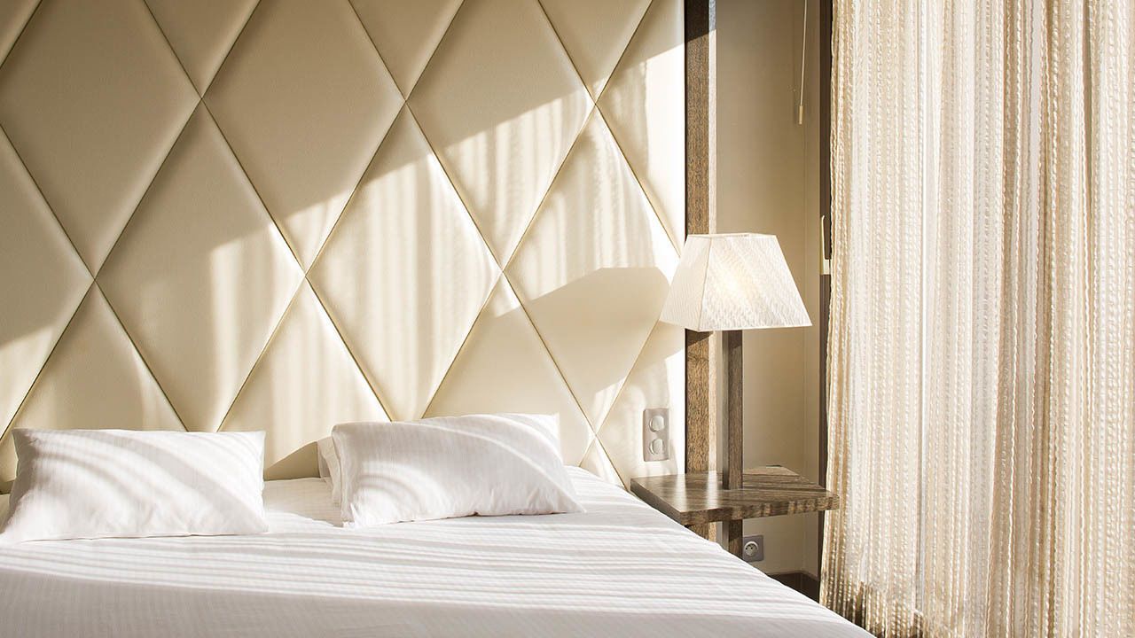 desk, soundproofing, free wifi, bed sheets