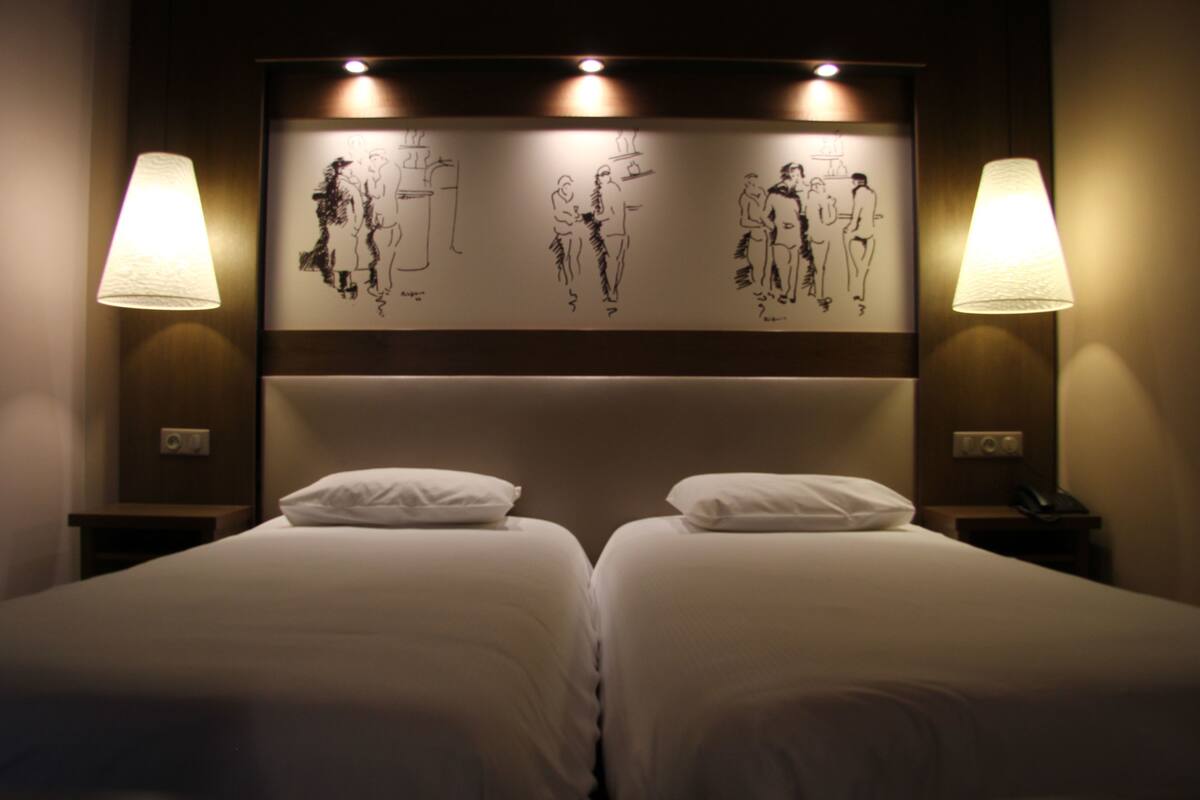 standard room, 2 single beds, courtyard view | desk, soundproofing, free wifi, bed sheets