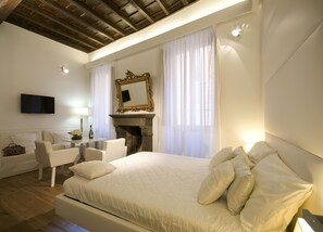 Superior Suite, 1 Queen Bed with Sofa bed | Minibar, in-room safe, desk, soundproofing - Gigli d'Oro Suite (Rome)