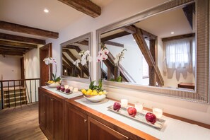 Food and drink - Miss Sophie's Charles Bridge (Prague)