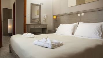 Family Apartment, 2 Bedrooms | Egyptian cotton sheets, premium bedding, in-room safe