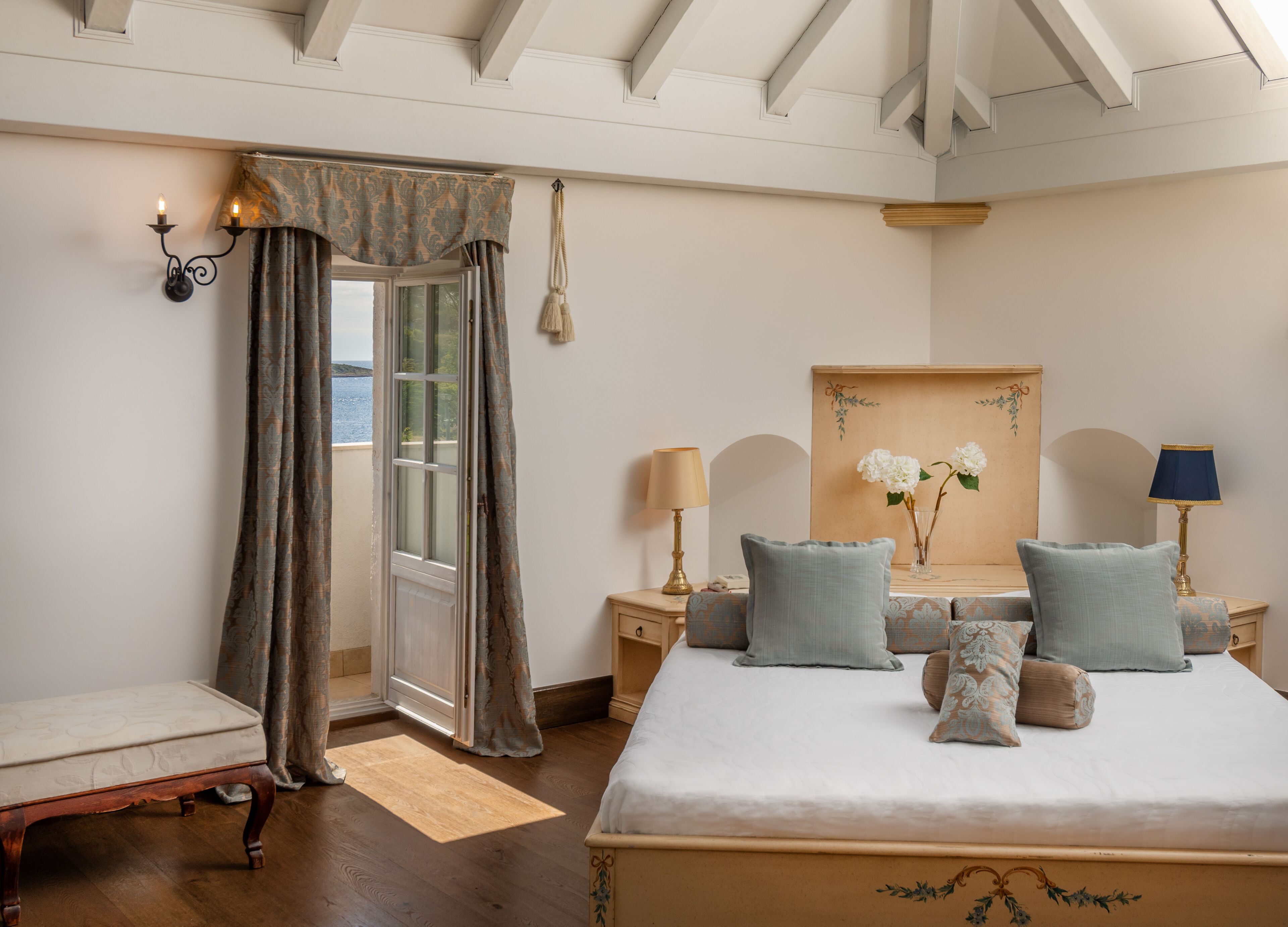 Suite Royale, balcon, vue mer (Karlo VI Imperial Tower) | Minibar, coffres-forts dans les chambres, bureau, Wi-Fi gratuit