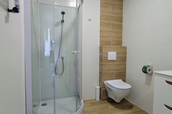 Single Room | Bathroom