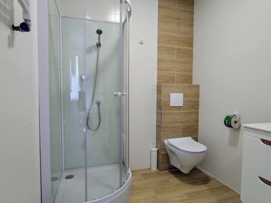 Single Room | Bathroom | Shower, towels