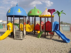 Children’s play area – outdoor