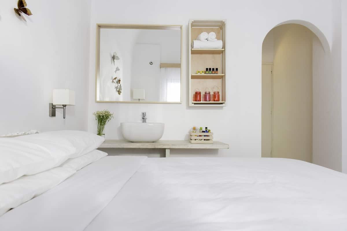 standard room, mountain view | minibar, in-room safe, desk, soundproofing