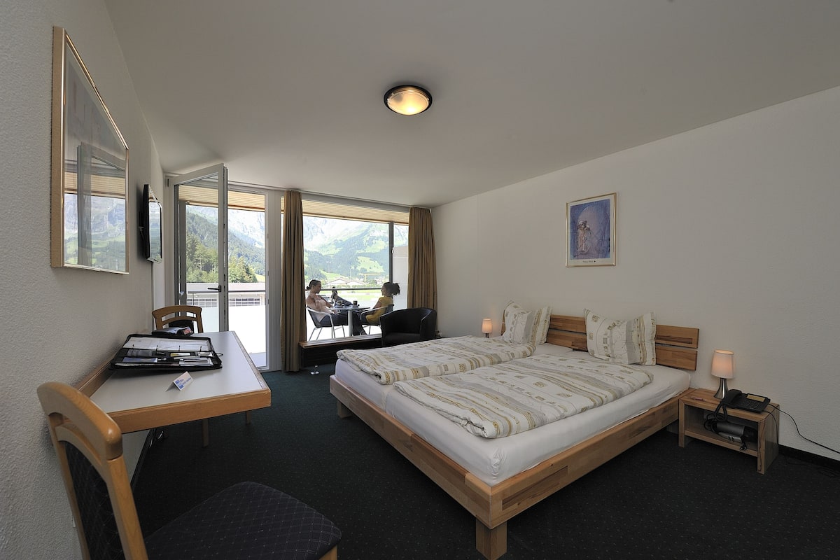 premium bedding, pillow-top beds, in-room safe, desk