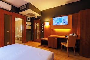 Hypo-allergenic bedding, minibar, in-room safe, desk - Hotel Villa delle Rose (Oleggio)