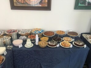 Breakfast, lunch, dinner served; local cuisine  - Hotel Jana (Rimini)