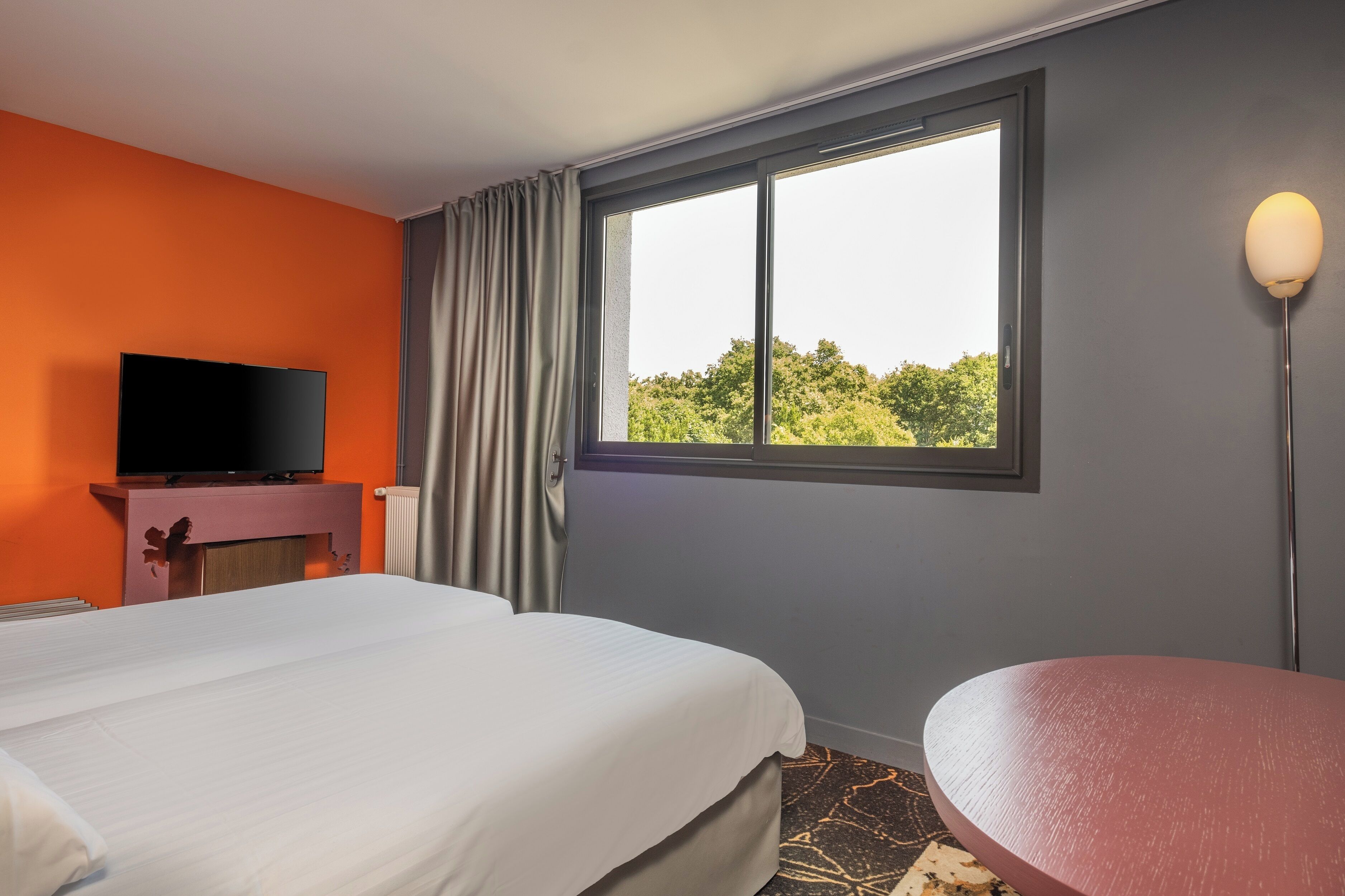 superior twin room | 2 bedrooms, individually furnished, desk, laptop workspace