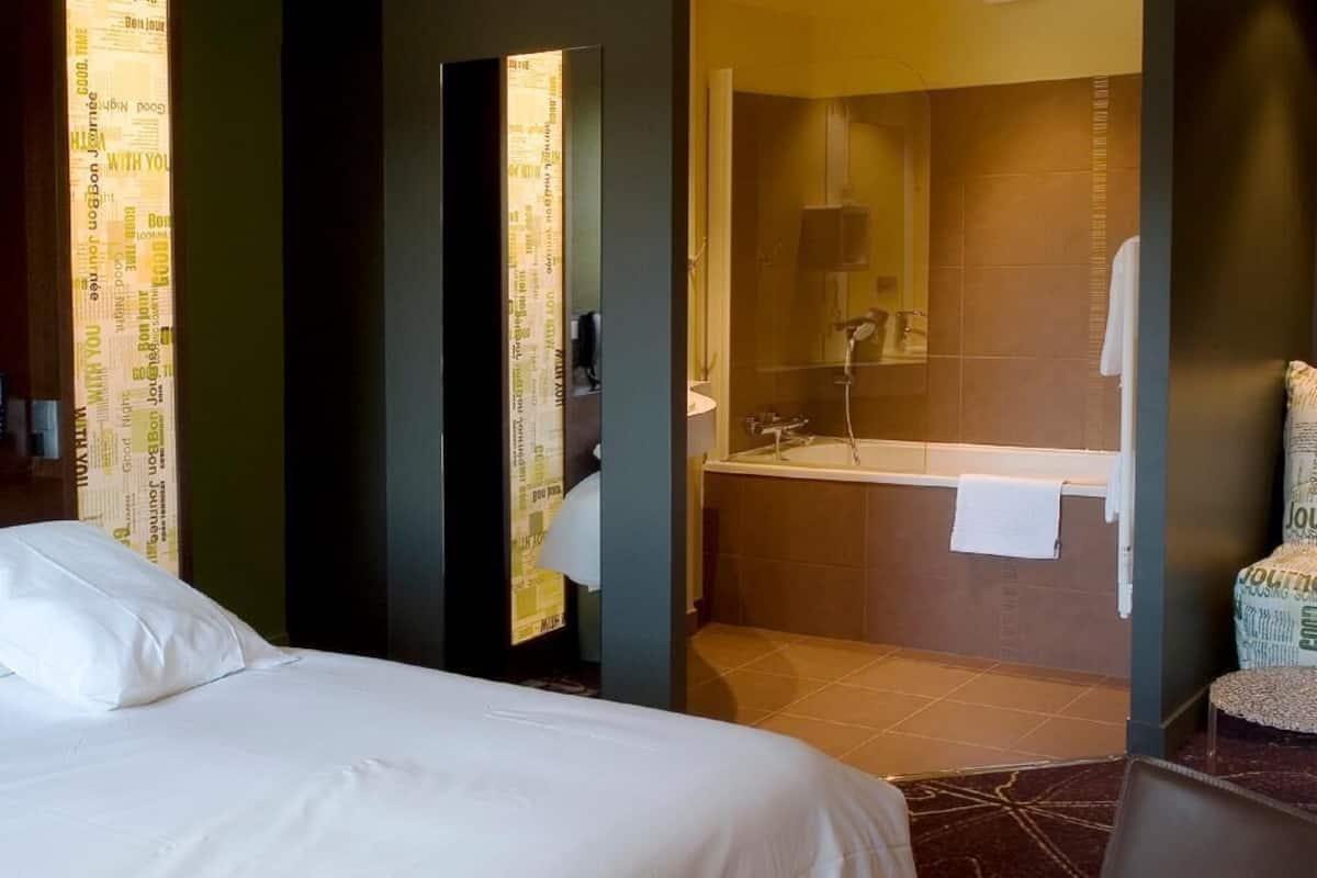 2 bedrooms, individually furnished, desk, laptop workspace