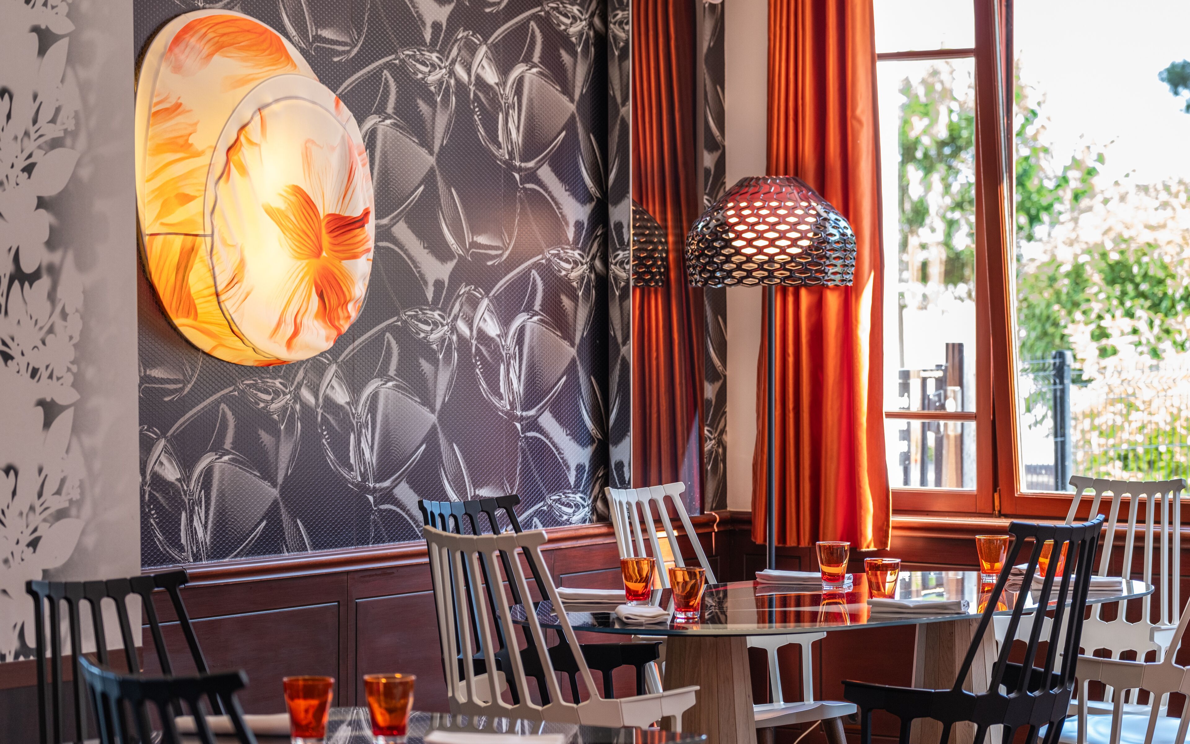 breakfast, lunch, dinner served; french cuisine