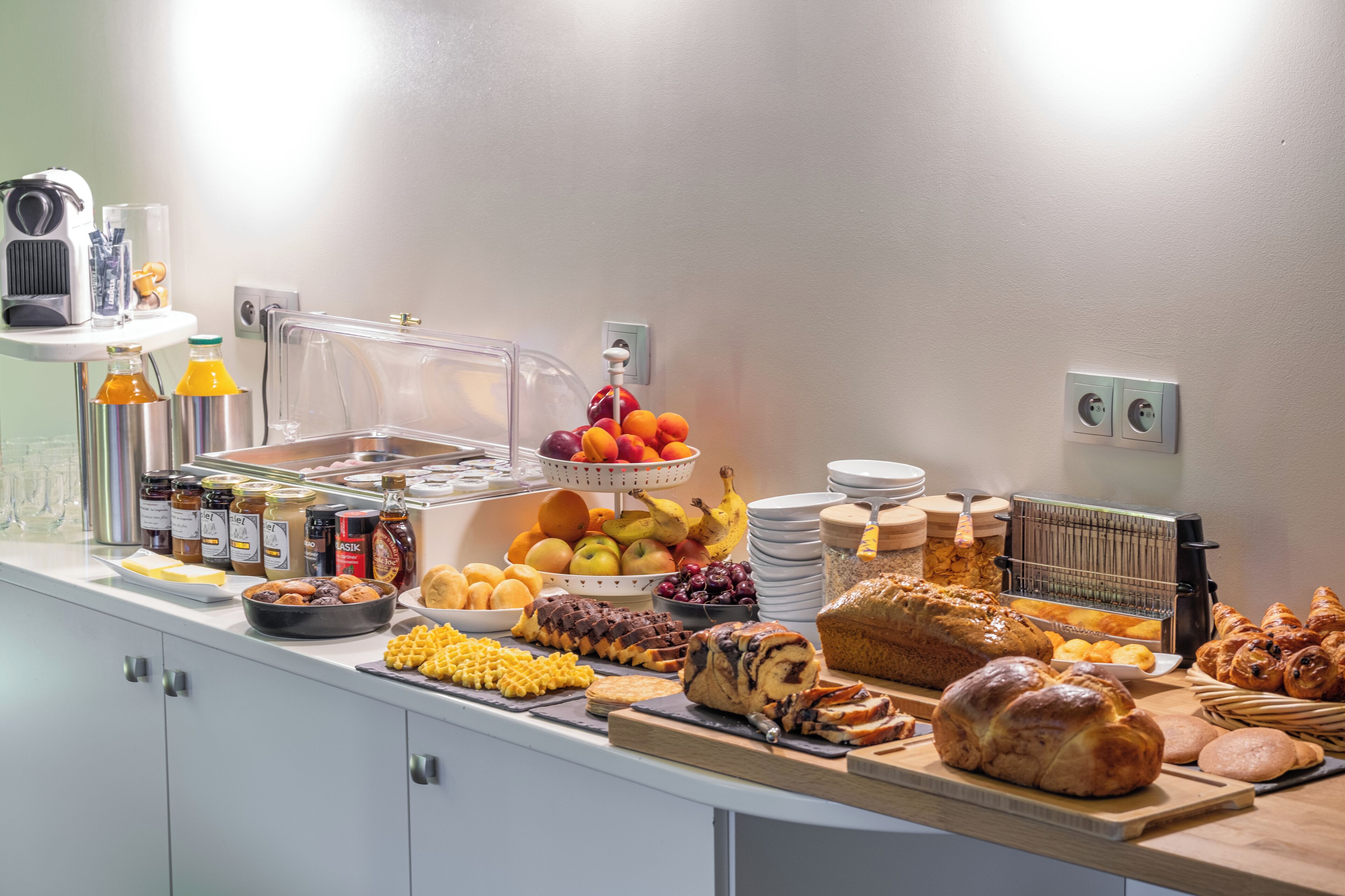 daily buffet breakfast (eur 13.60 per person)