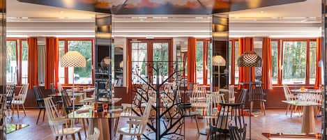 Breakfast, lunch, dinner served; French cuisine