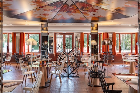 Breakfast, lunch, dinner served; French cuisine