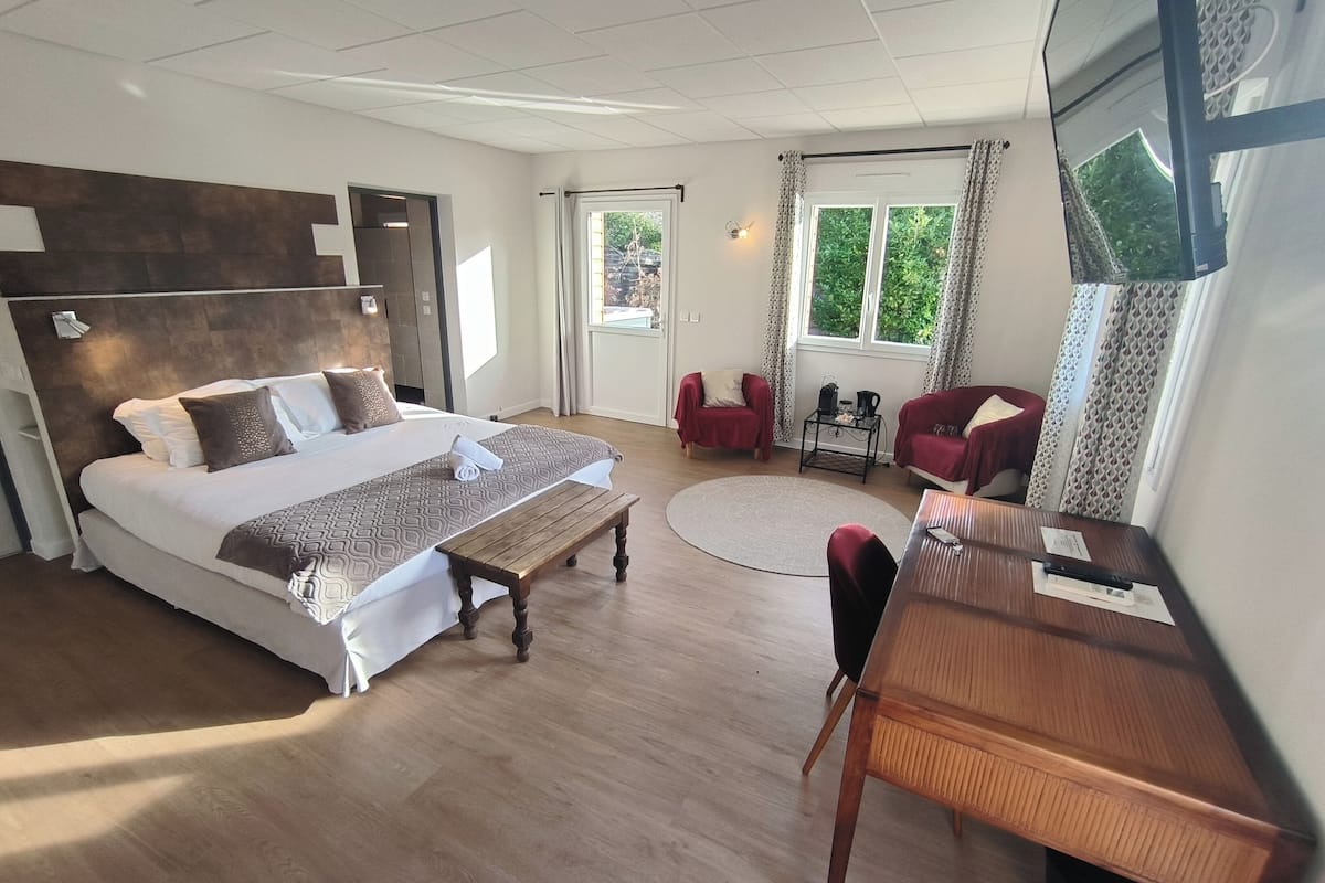 Habitación Premium | Escritorio, wifi gratis y ropa de cama