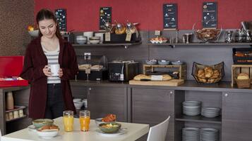 Sarapan Eropah setiap hari (EUR 14 seorang)