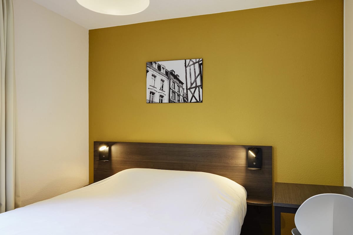 Työpöytä, äänieristys, ilmaiset vauvansängyt, ilmainen Wi-Fi