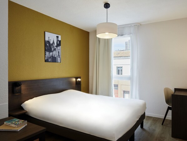 Desk, soundproofing, free cots/infant beds, free WiFi - Aparthotel Adagio Access Poitiers (Poitiers)