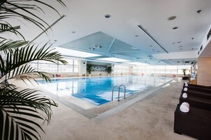 Indoor pool, sun loungers