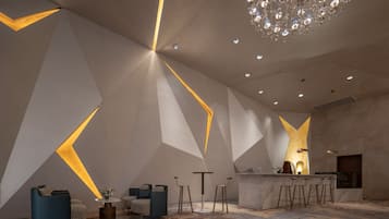 2 restaurantes; se sirve desayuno, almuerzo y cena