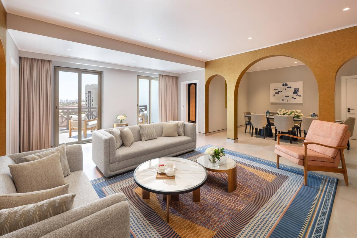 2 Bedroom Presidential Suite, Newly Renovated, Living & Dining Area, Evening Drinks & Canape Section | Ausblick vom Zimmer