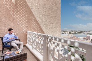 Two Bedroom Royal Suite, Evening Drinks & Canapes Section, Free Shuttle To Public Beach | Utsikt fra rommet