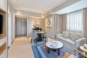 Premium bedding, down comforters, minibar, in-room safe - Oaks Ibn Battuta Gate Dubai (Dubai)