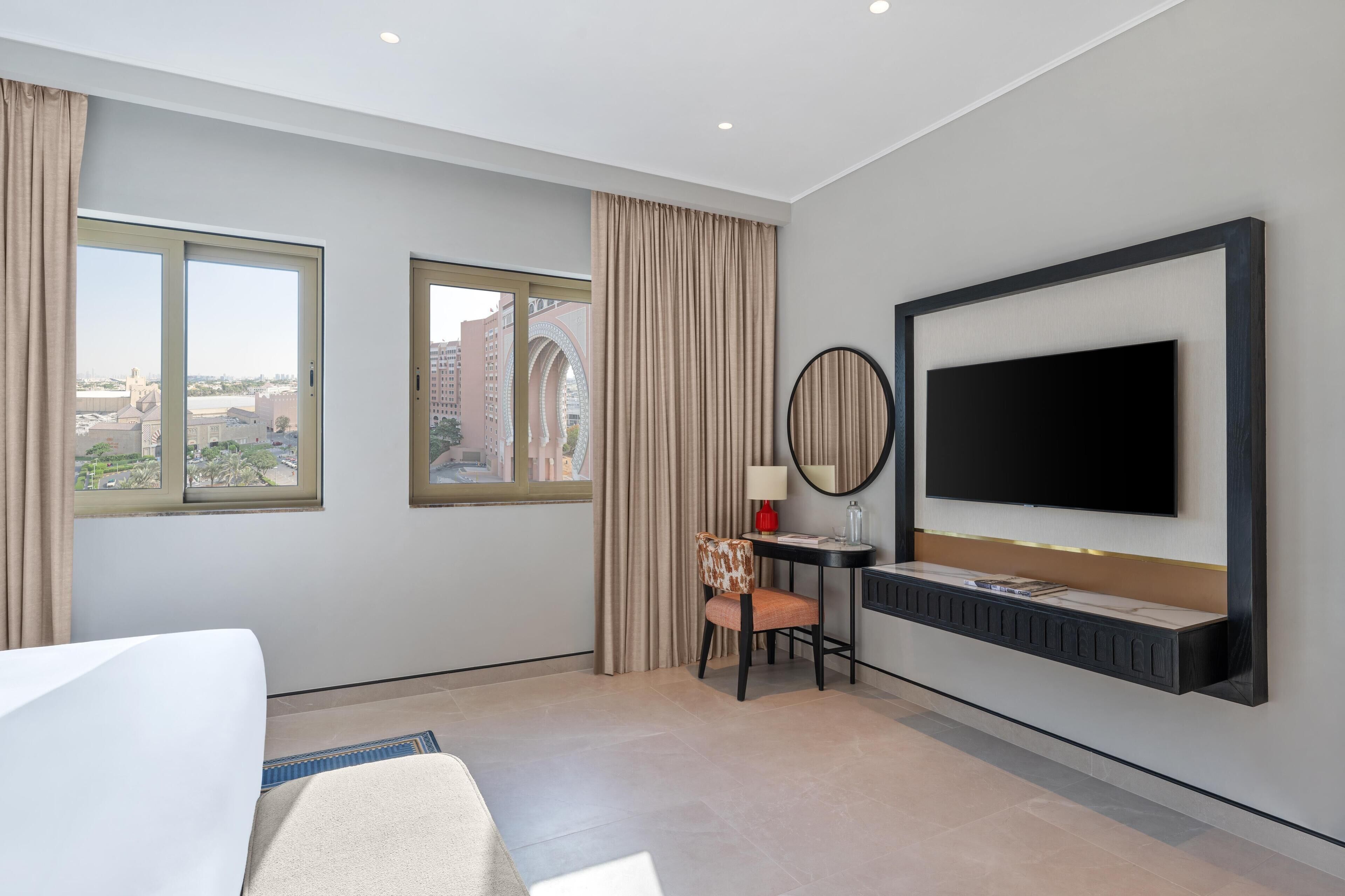 Rom – design (Newly Renovated) | Sengetøy av topp kvalitet, dundyner, minibar og safe på rommet